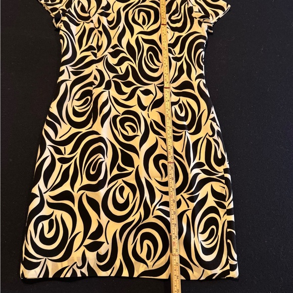 Banana Republic Black and White Patterned Mini Dress Sz 2 - Picture 4 of 12